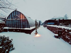 Kas en tuin Welgelegen Groenlo in de sneeuw